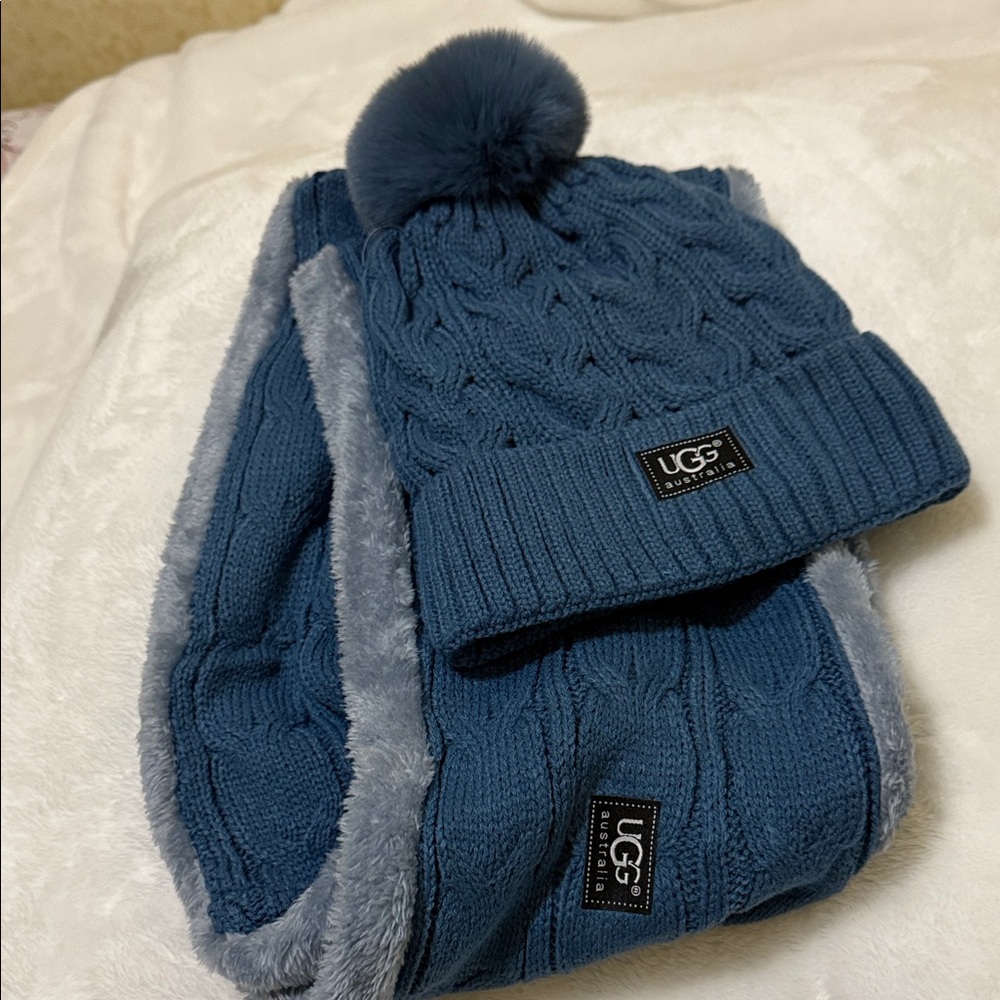 NWOT UGG Blue Infinity Knit Hat and Scarf Set